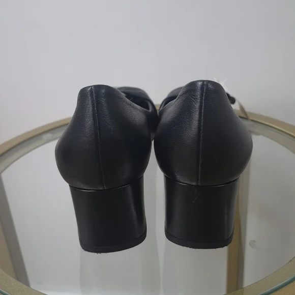 Gucci Black Leather Heels with Silver Accent - Picture 3 of 4